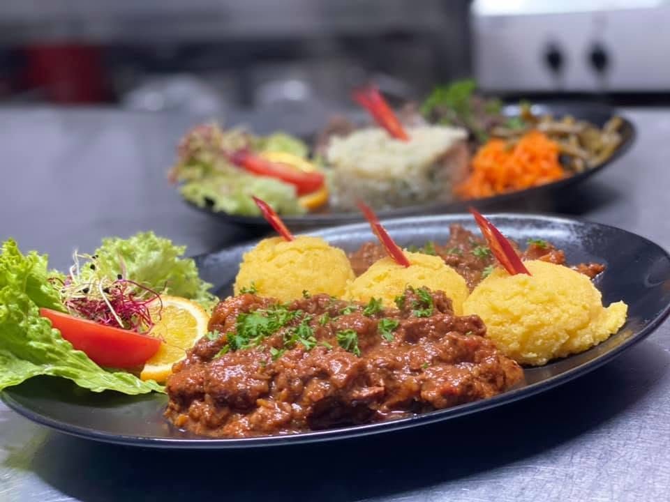 Rindergulasch mit Mămăligă — Gasthaus Sternen Seitingen-Oberflacht